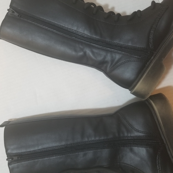 Girls Steve Madden Black Lace-Up Combat Boots - Picture 8 of 11